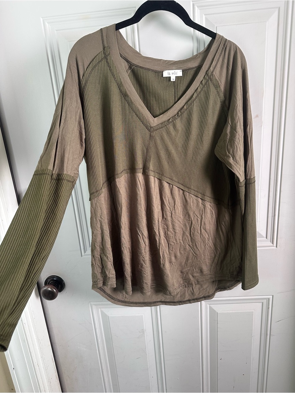 LA MIEL Two-Tone Olive V-Neck Long Sleeve Top